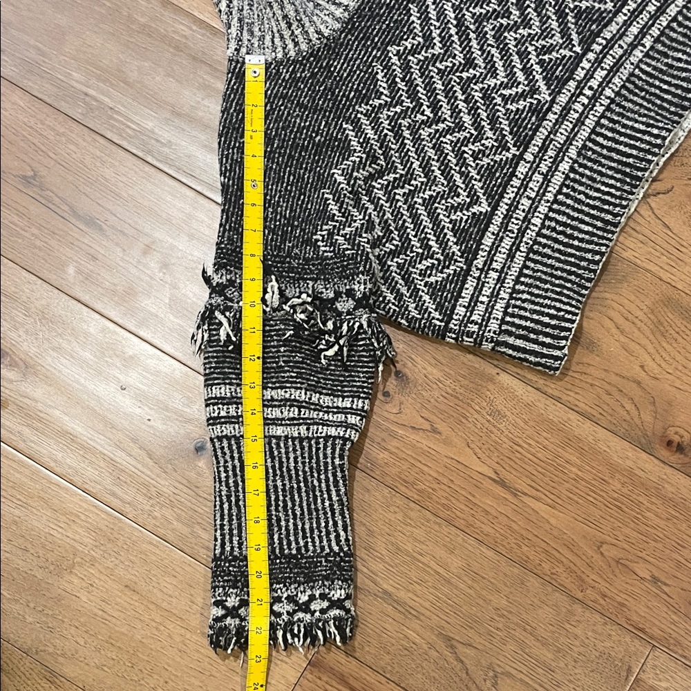 Club Monaco Fringe Turtleneck Sweater, L - Picture 10 of 10